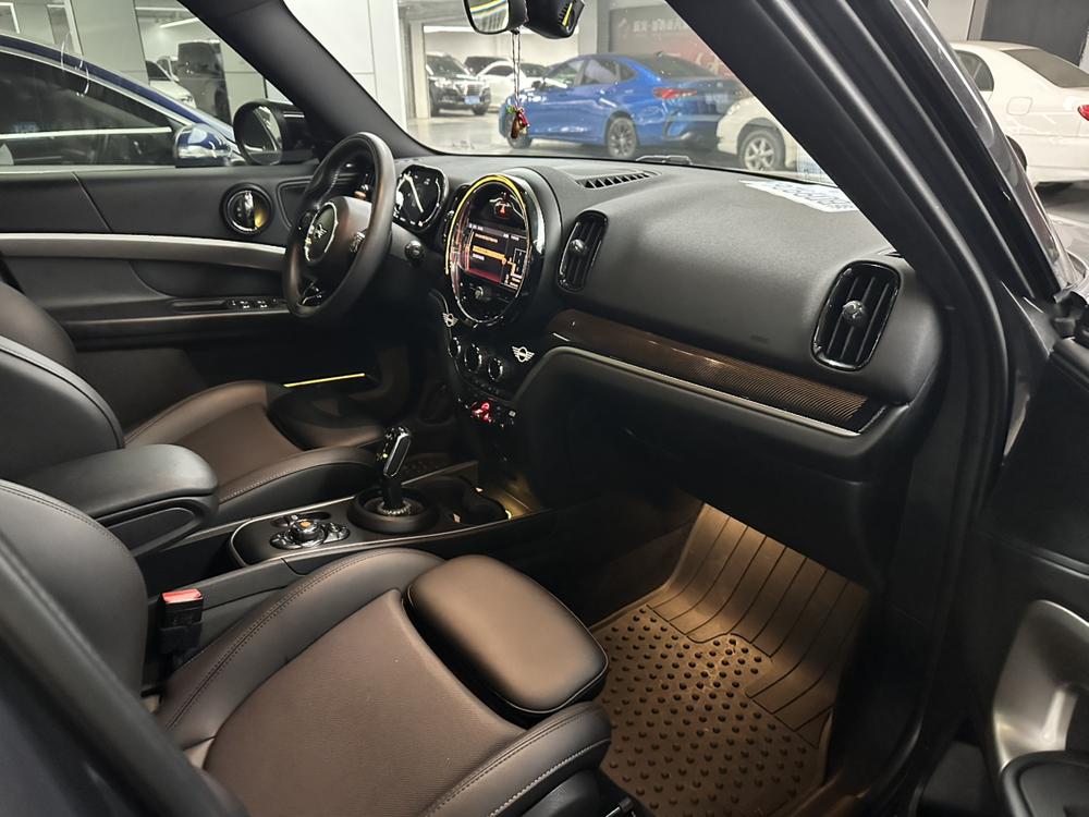 MINI MINI COUNTRYMAN