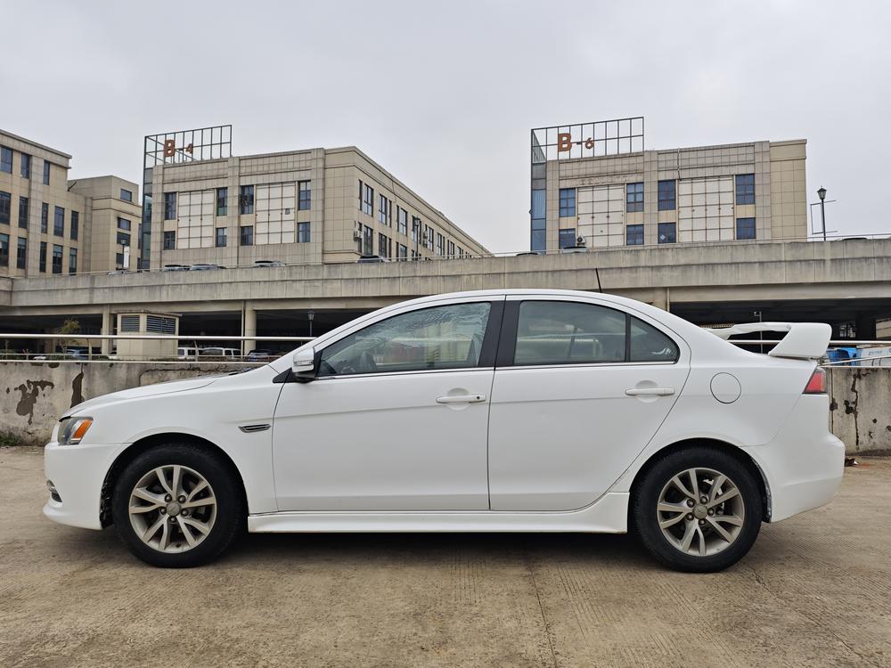 Mitsubishi Lancer EX