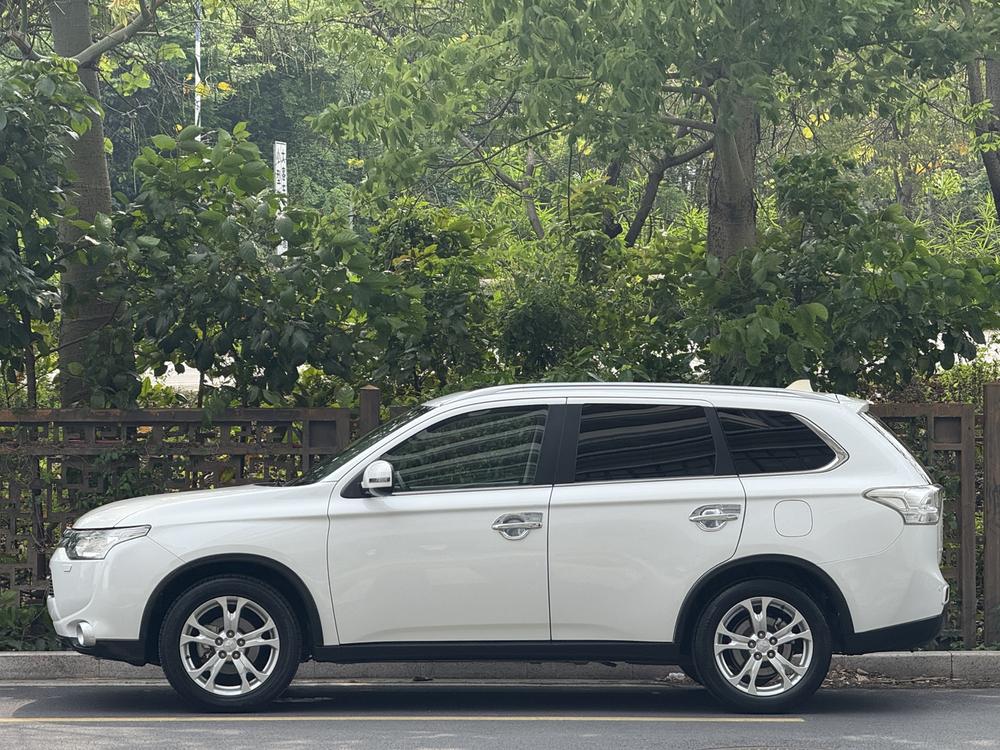 Mitsubishi Outlander (Import)