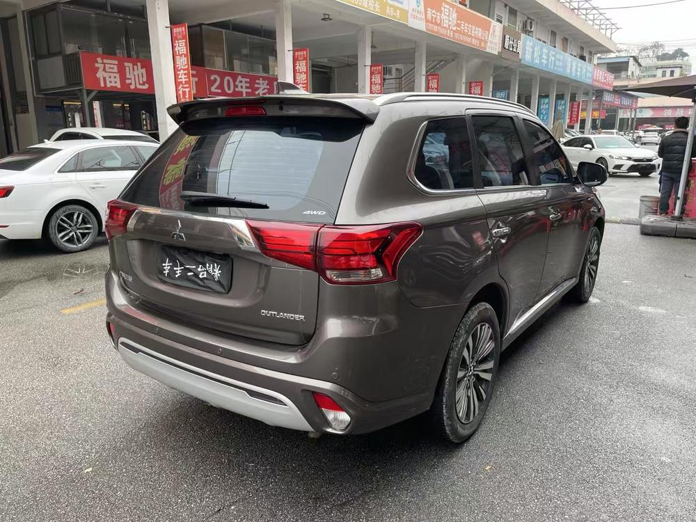Mitsubishi Outlander