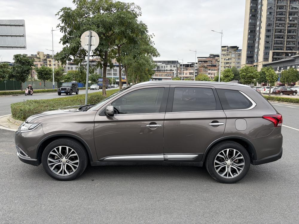 Mitsubishi Outlander