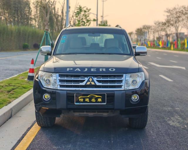 Mitsubishi Pajero (Import)