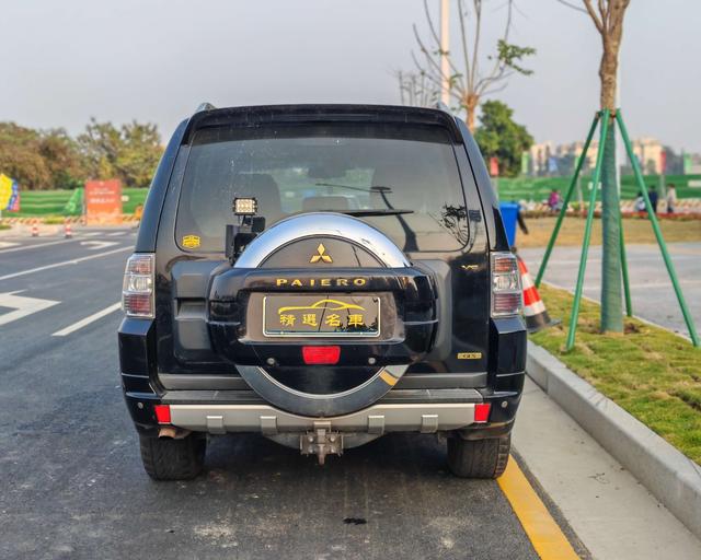 Mitsubishi Pajero (Import)