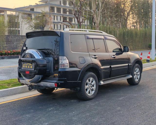 Mitsubishi Pajero (Import)