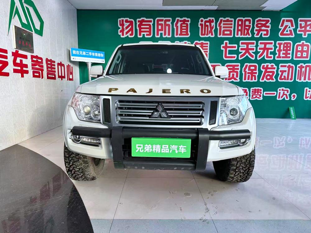 Mitsubishi Pajero (Import)