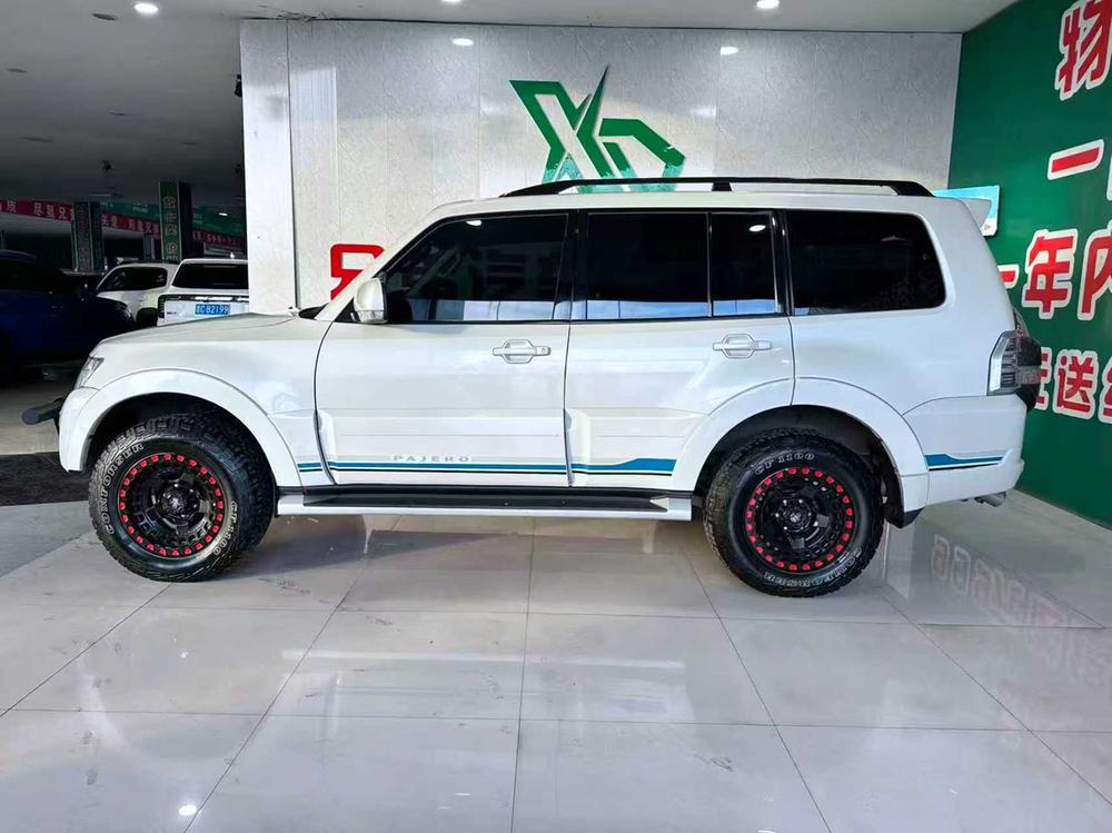 Mitsubishi Pajero (Import)