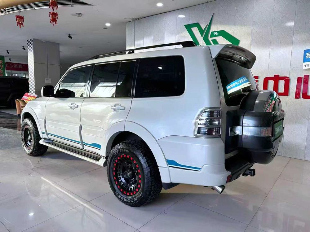 Mitsubishi Pajero (Import)