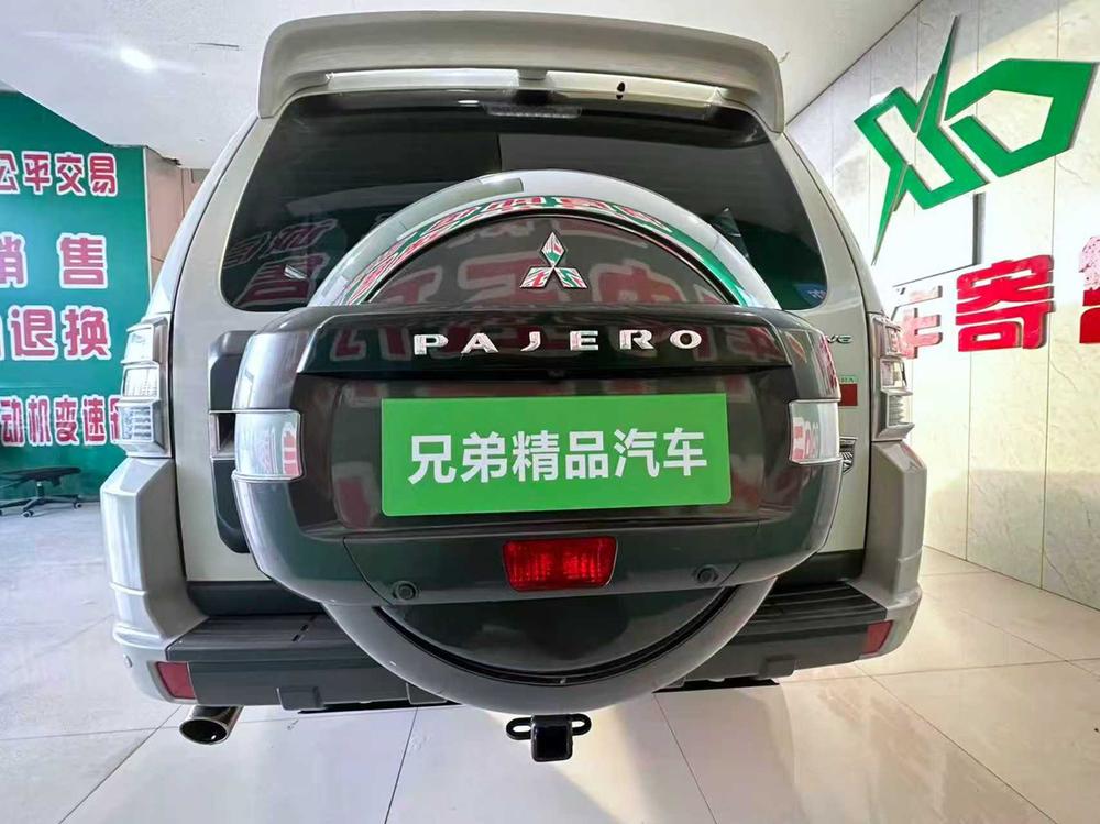 Mitsubishi Pajero (Import)