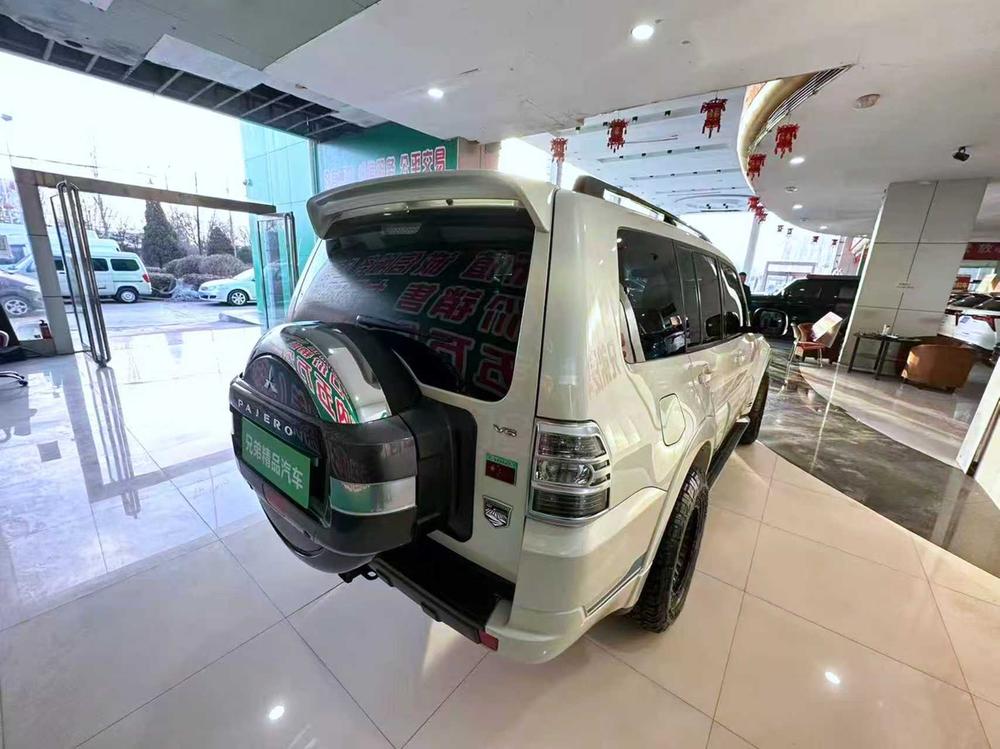 Mitsubishi Pajero (Import)