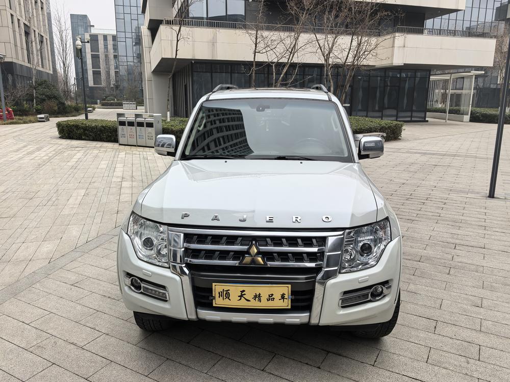 Mitsubishi Pajero (Import)