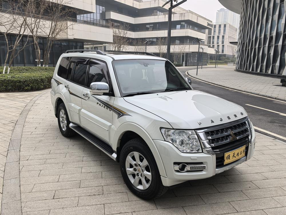Mitsubishi Pajero (Import)