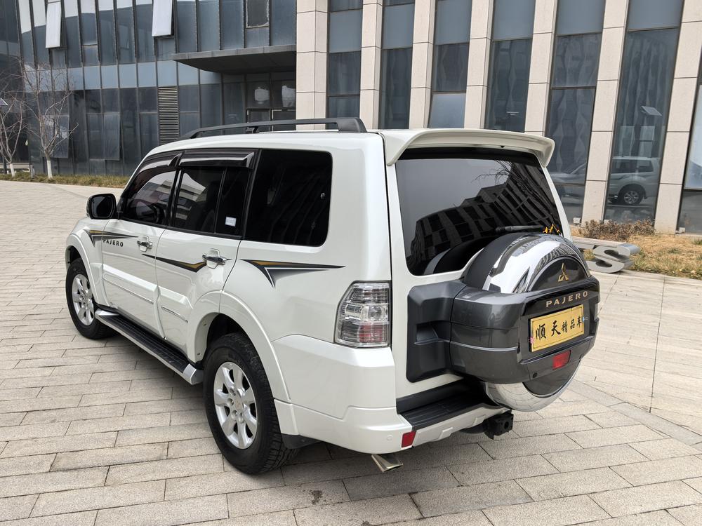 Mitsubishi Pajero (Import)