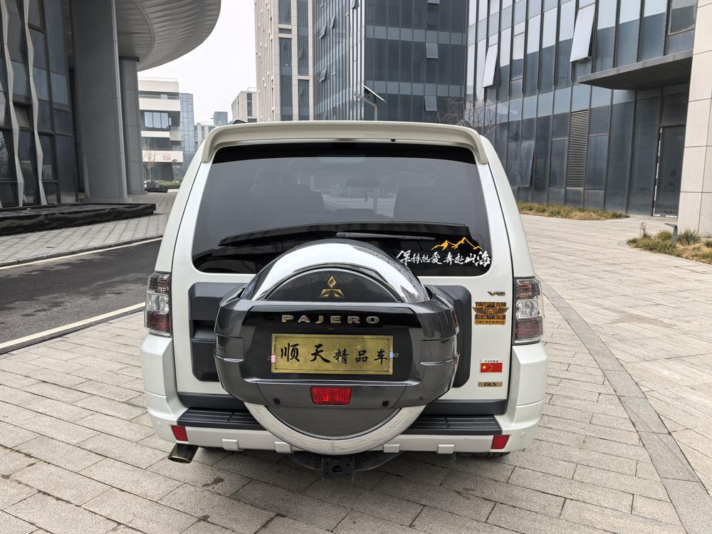 Mitsubishi Pajero (Import)