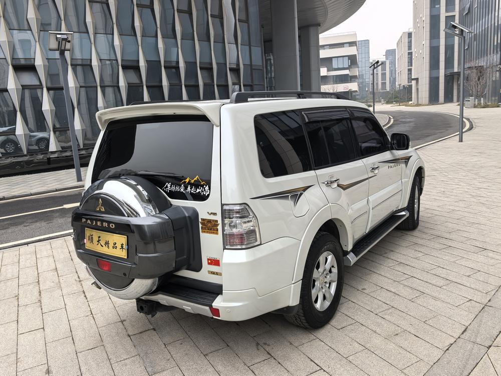 Mitsubishi Pajero (Import)