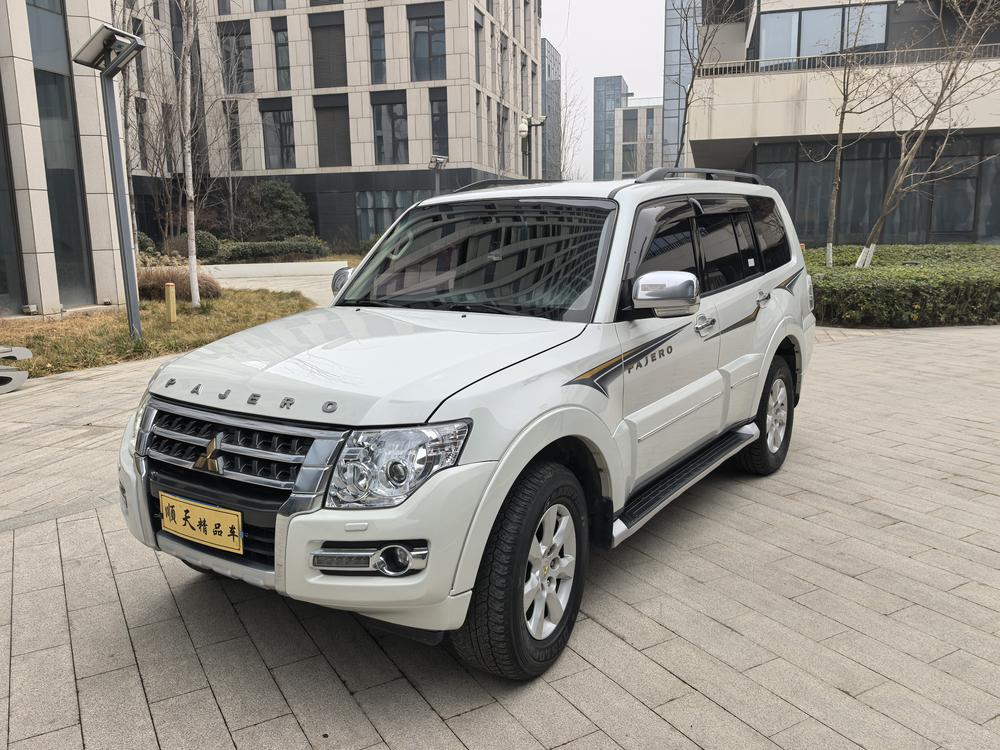 Mitsubishi Pajero (Import)