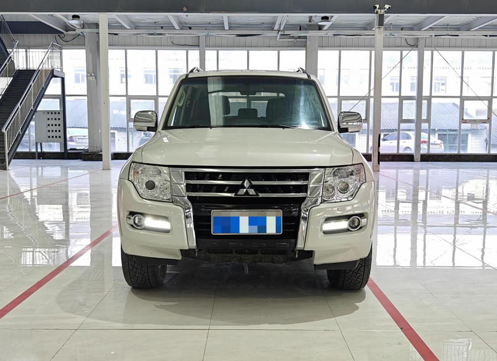 Mitsubishi Pajero (Import)
