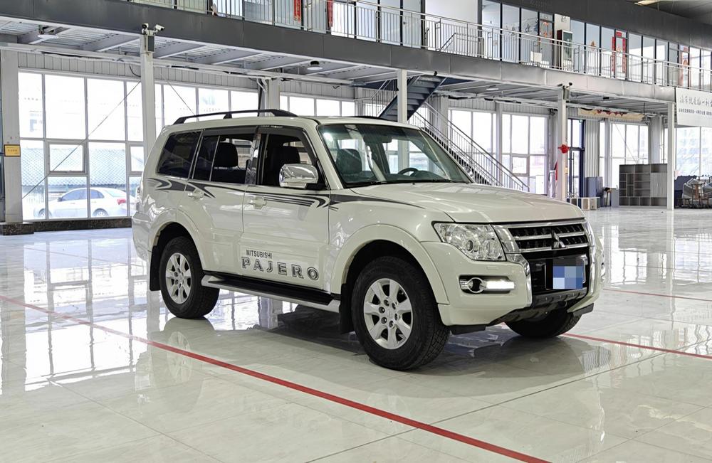 Mitsubishi Pajero (Import)