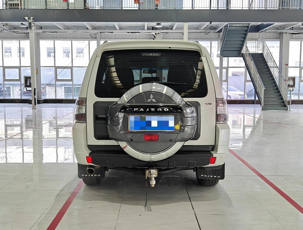 Mitsubishi Pajero (Import)