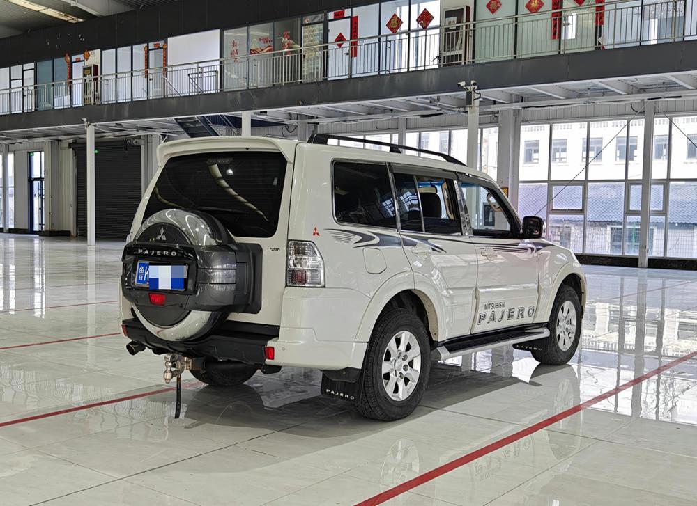 Mitsubishi Pajero (Import)
