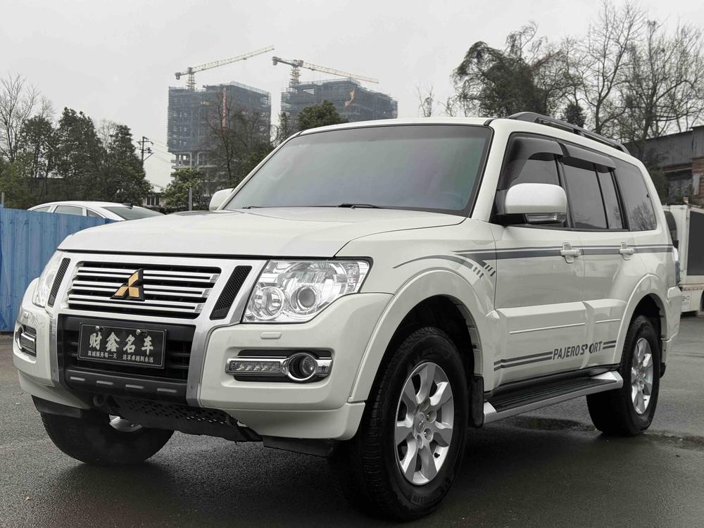 Mitsubishi Pajero (Import)