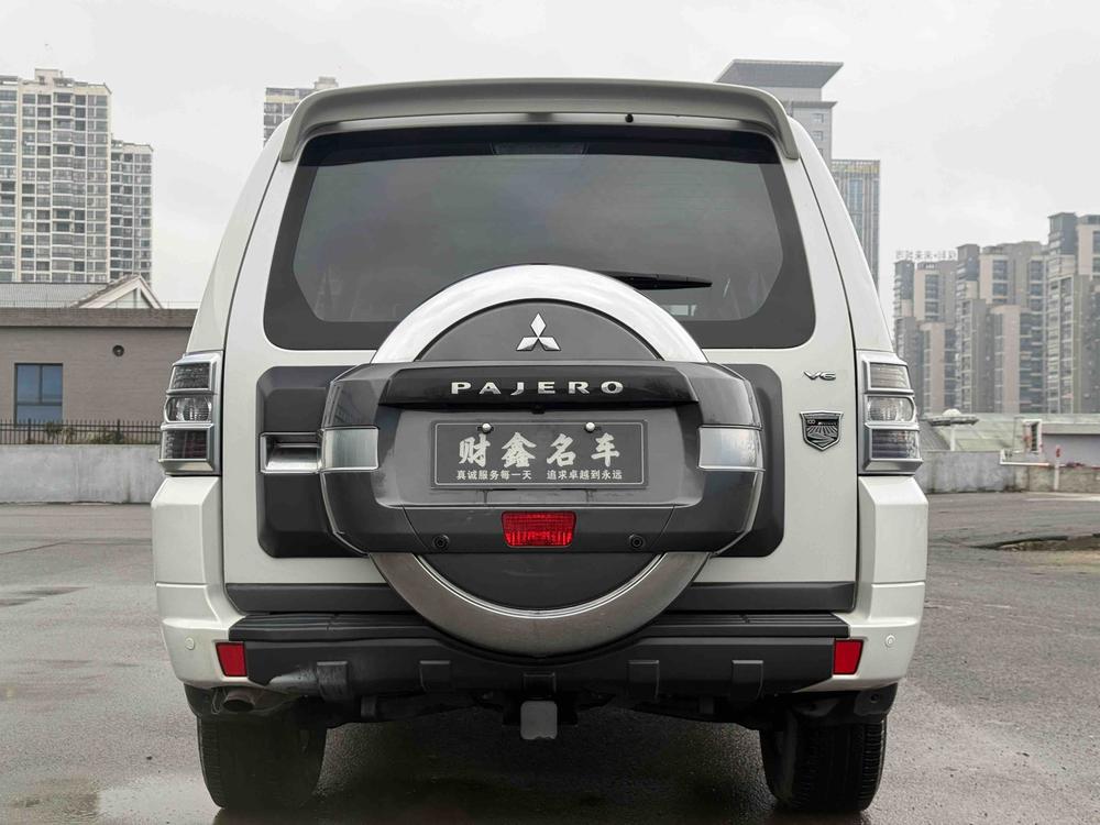 Mitsubishi Pajero (Import)