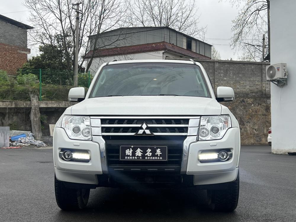 Mitsubishi Pajero (Import)