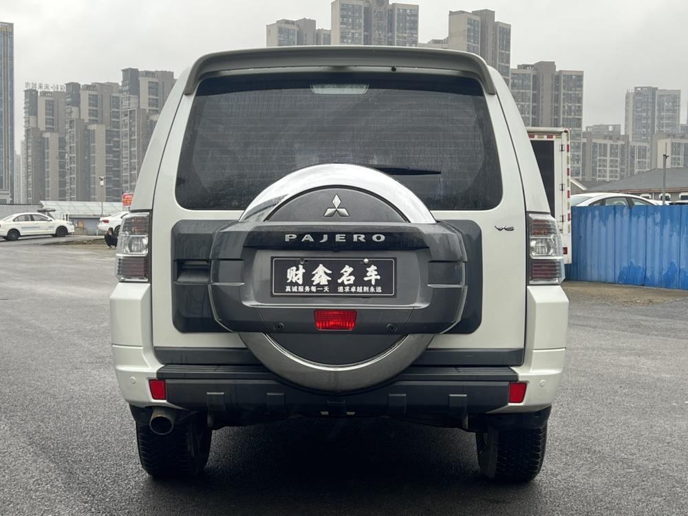 Mitsubishi Pajero (Import)
