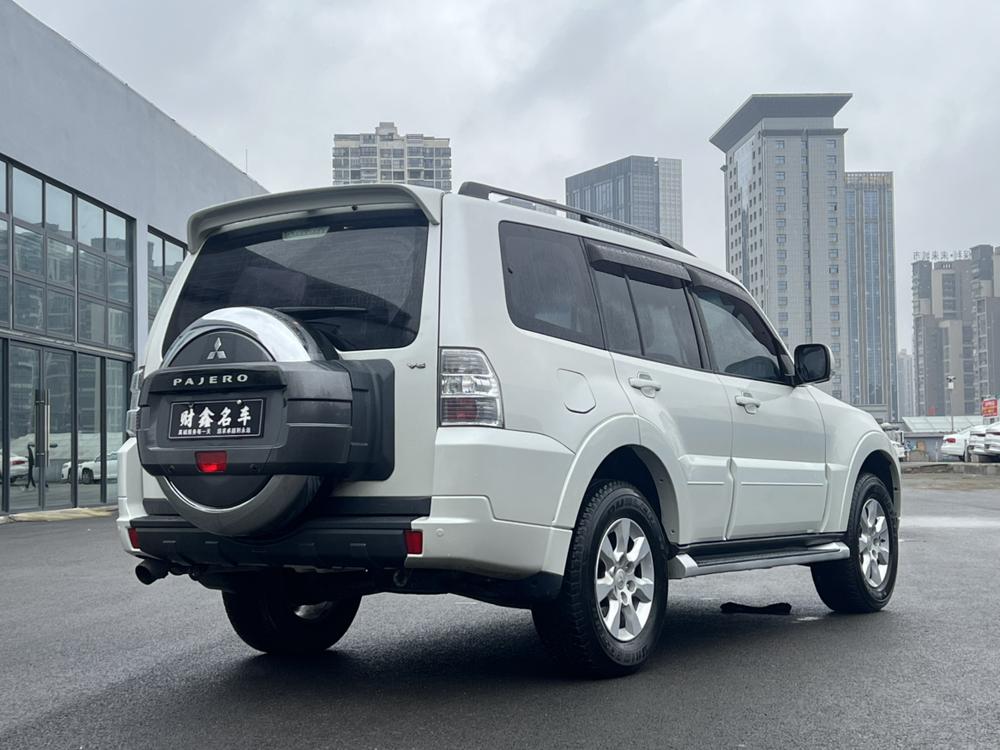 Mitsubishi Pajero (Import)