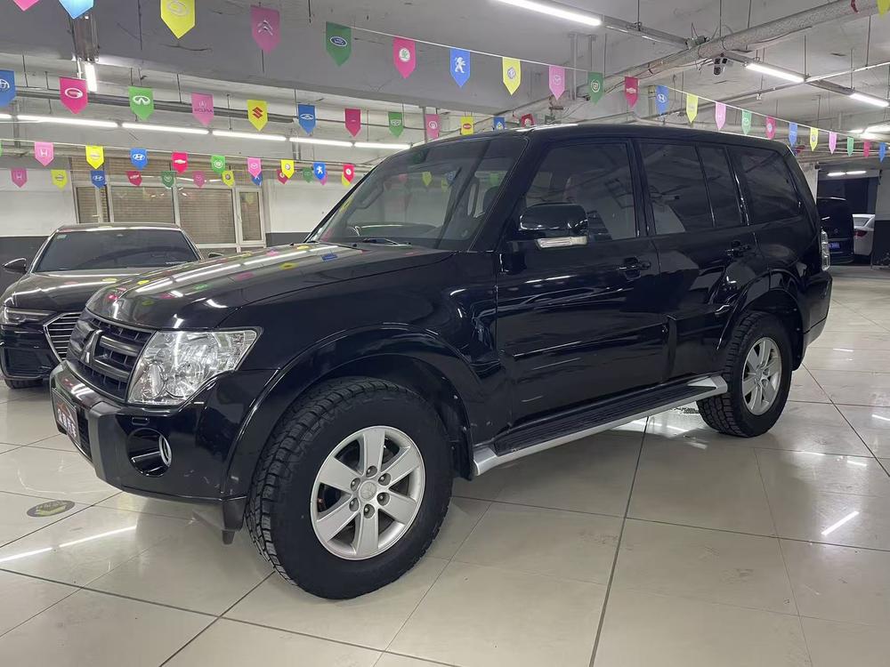 Mitsubishi Pajero (Import)
