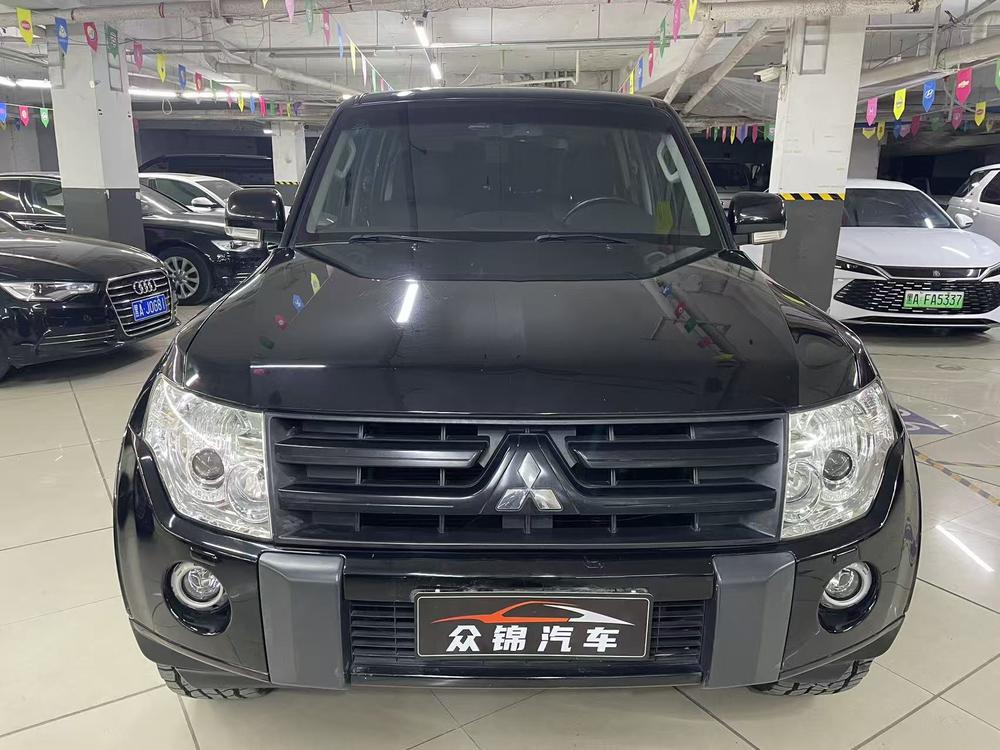 Mitsubishi Pajero (Import)