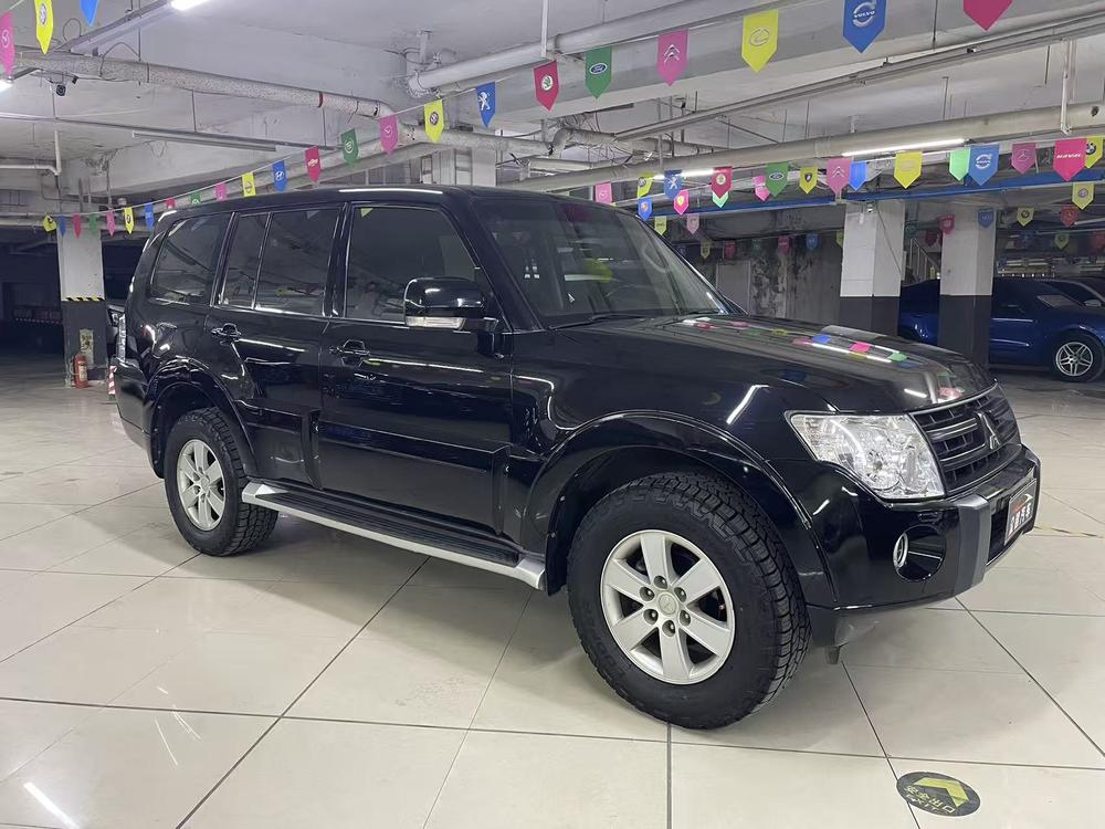 Mitsubishi Pajero (Import)