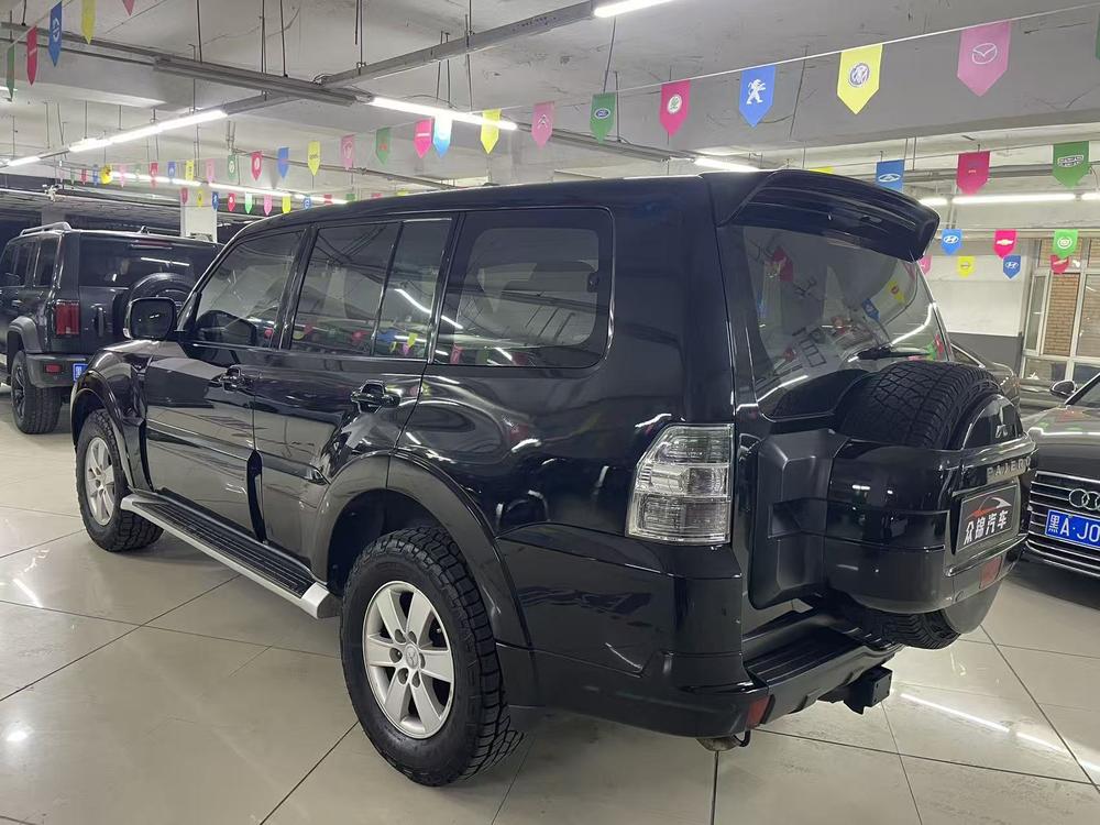 Mitsubishi Pajero (Import)