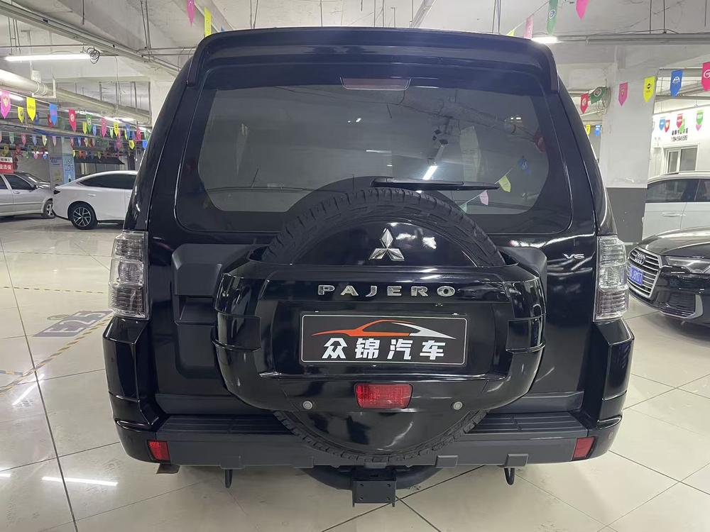 Mitsubishi Pajero (Import)