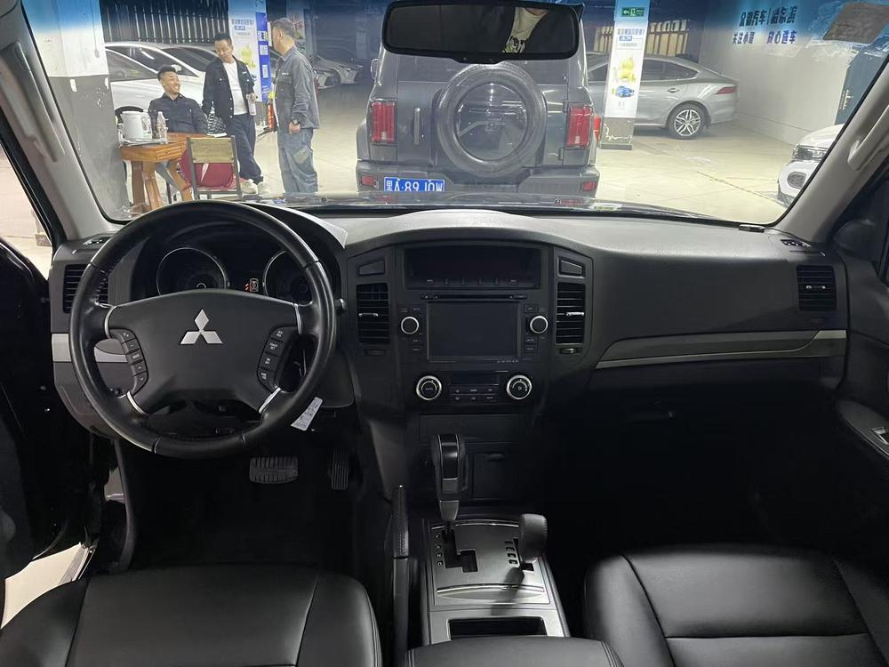 Mitsubishi Pajero (Import)