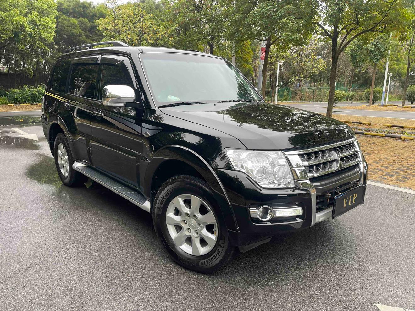 Mitsubishi Pajero (Import)
