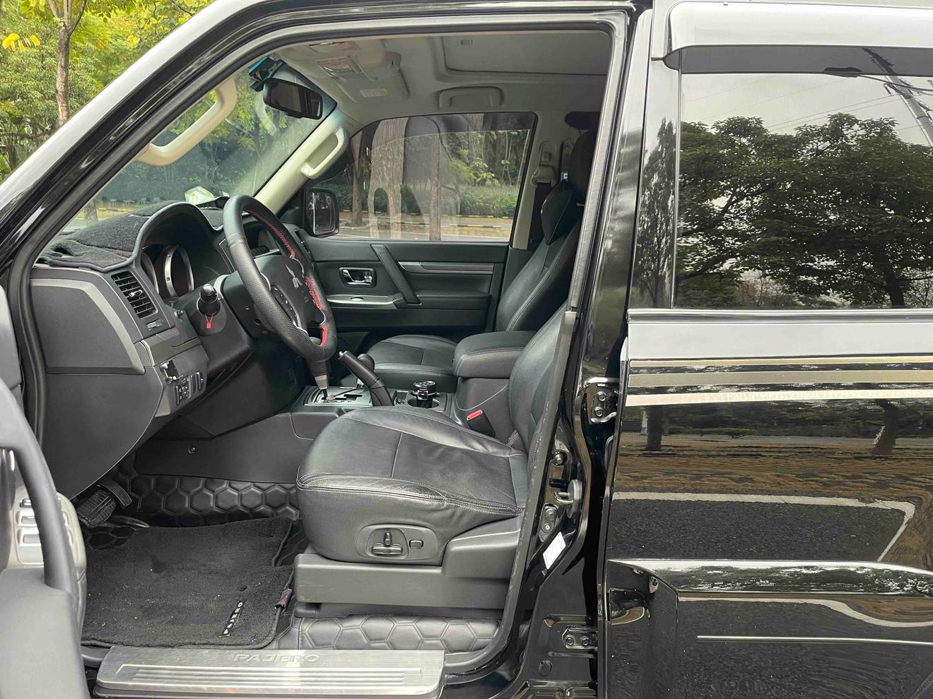 Mitsubishi Pajero (Import)