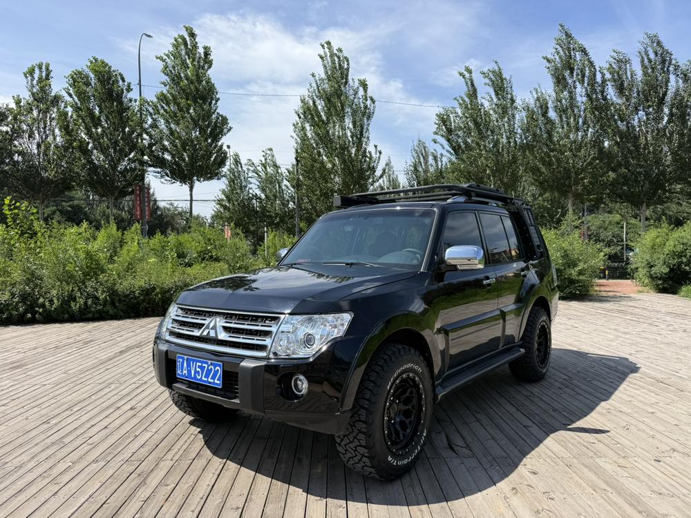 Mitsubishi Pajero (Import)