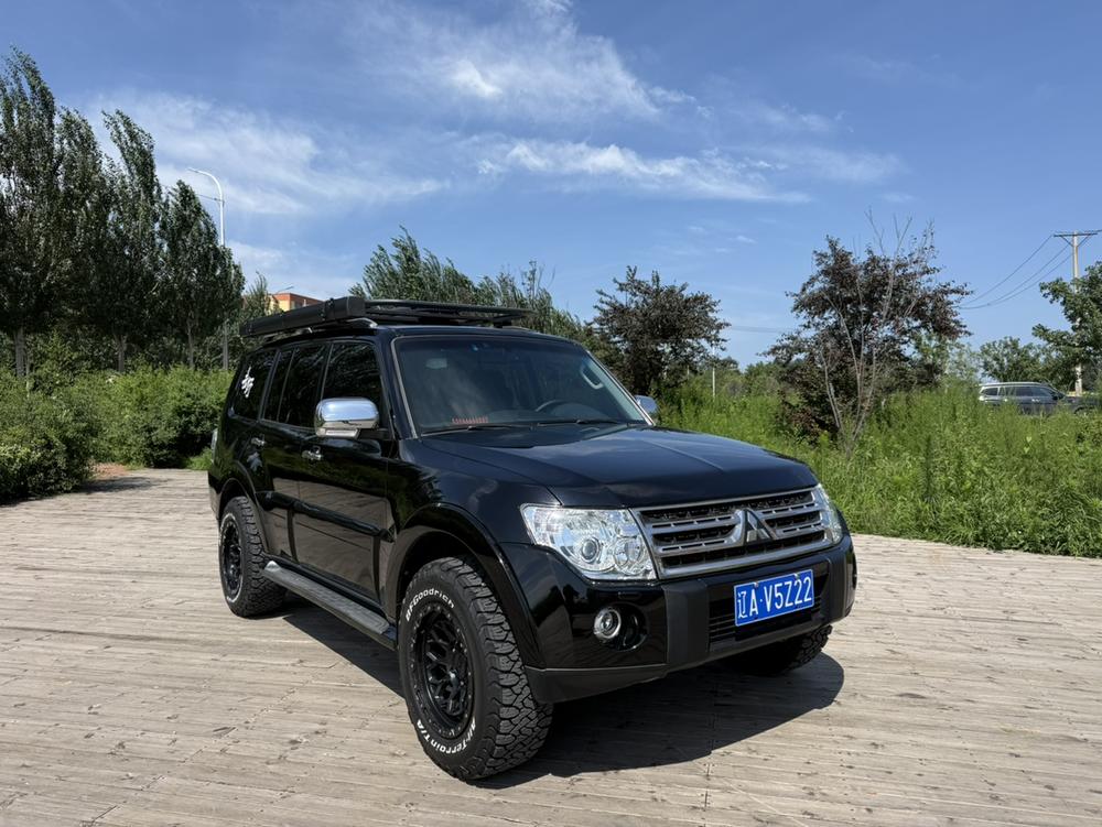 Mitsubishi Pajero (Import)