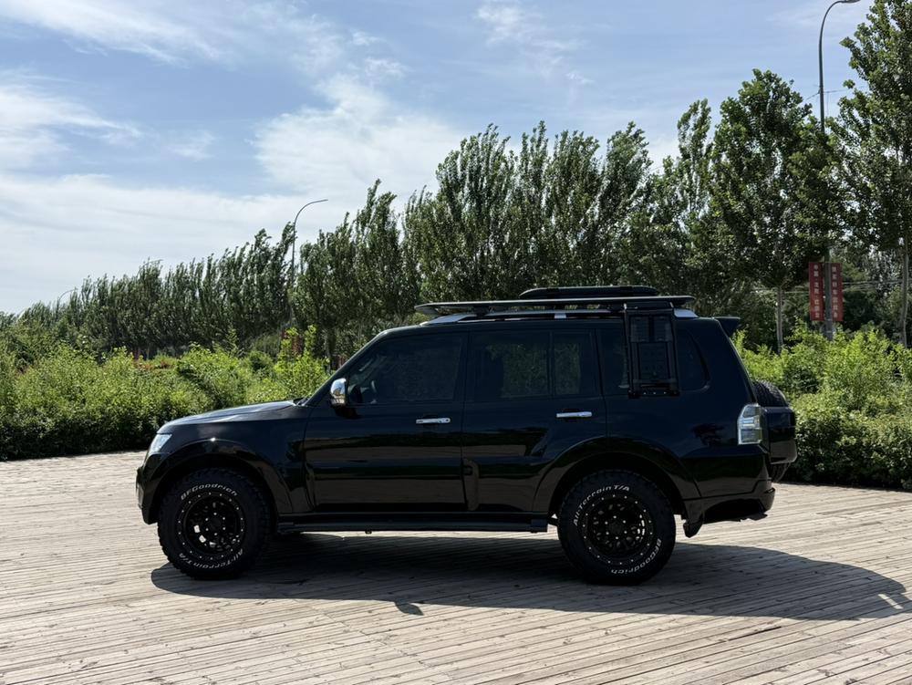 Mitsubishi Pajero (Import)