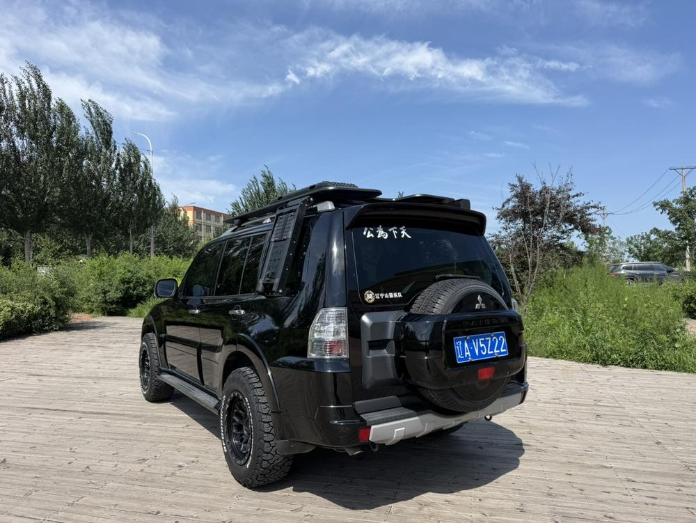 Mitsubishi Pajero (Import)