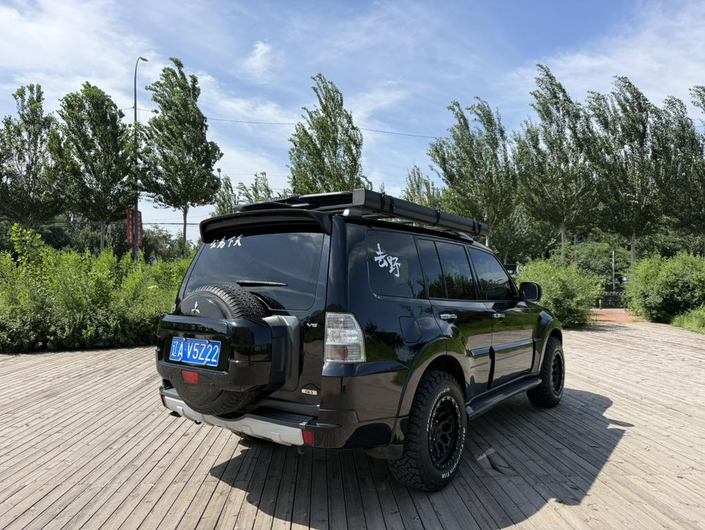 Mitsubishi Pajero (Import)