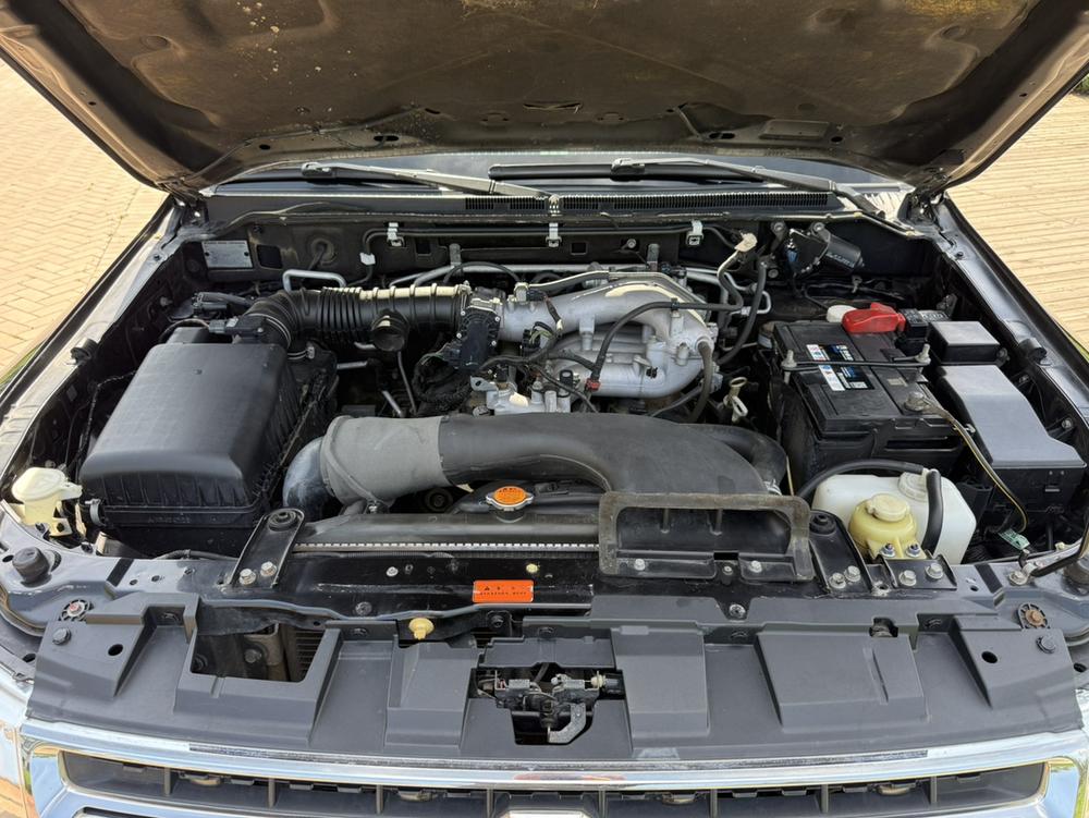 Mitsubishi Pajero (Import)