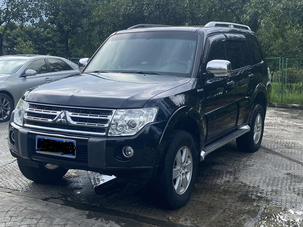 Mitsubishi Pajero (Import)