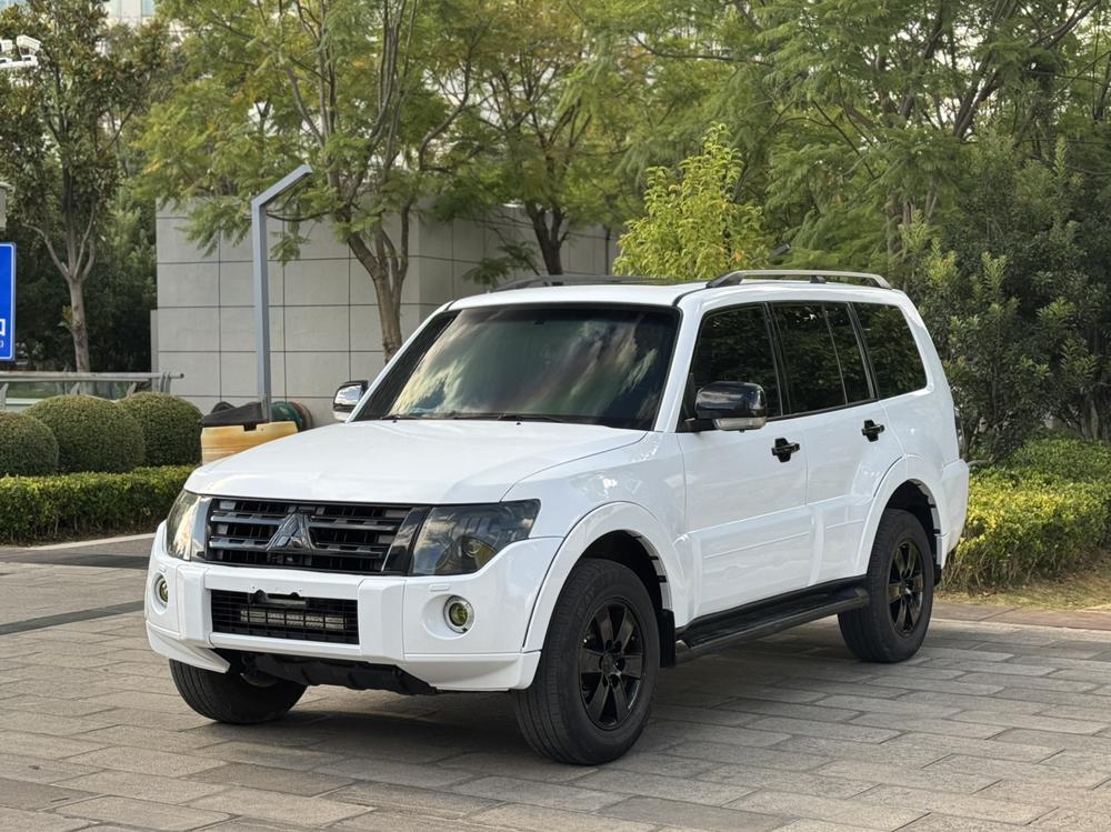 Mitsubishi Pajero (Import)