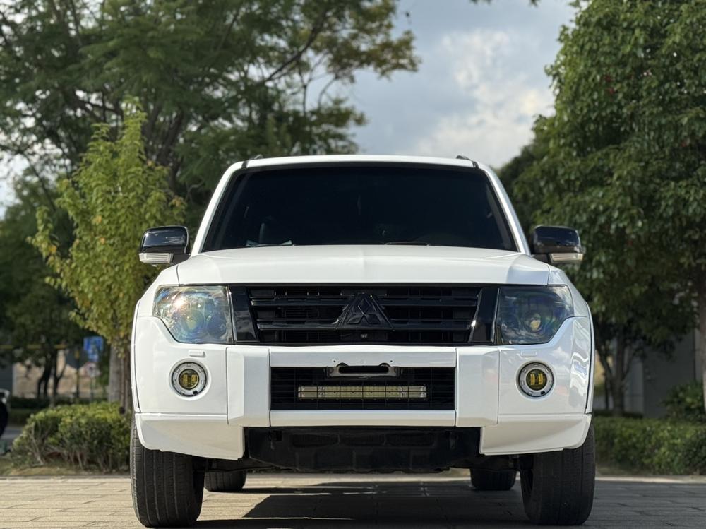 Mitsubishi Pajero (Import)