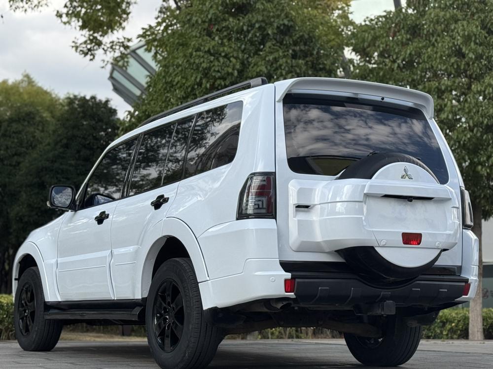 Mitsubishi Pajero (Import)