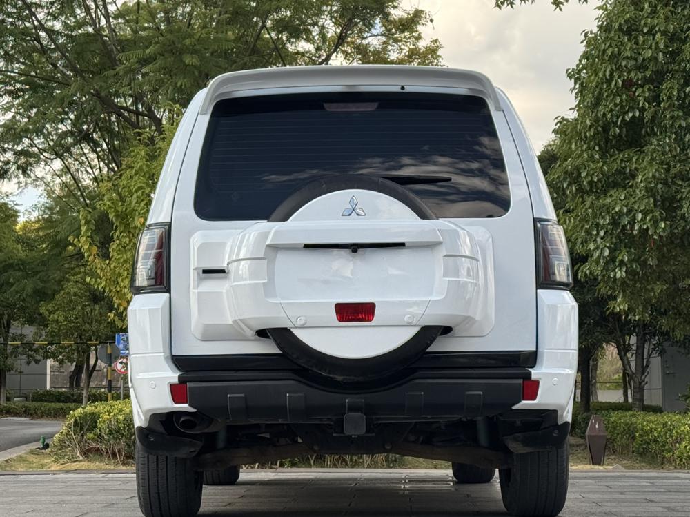 Mitsubishi Pajero (Import)