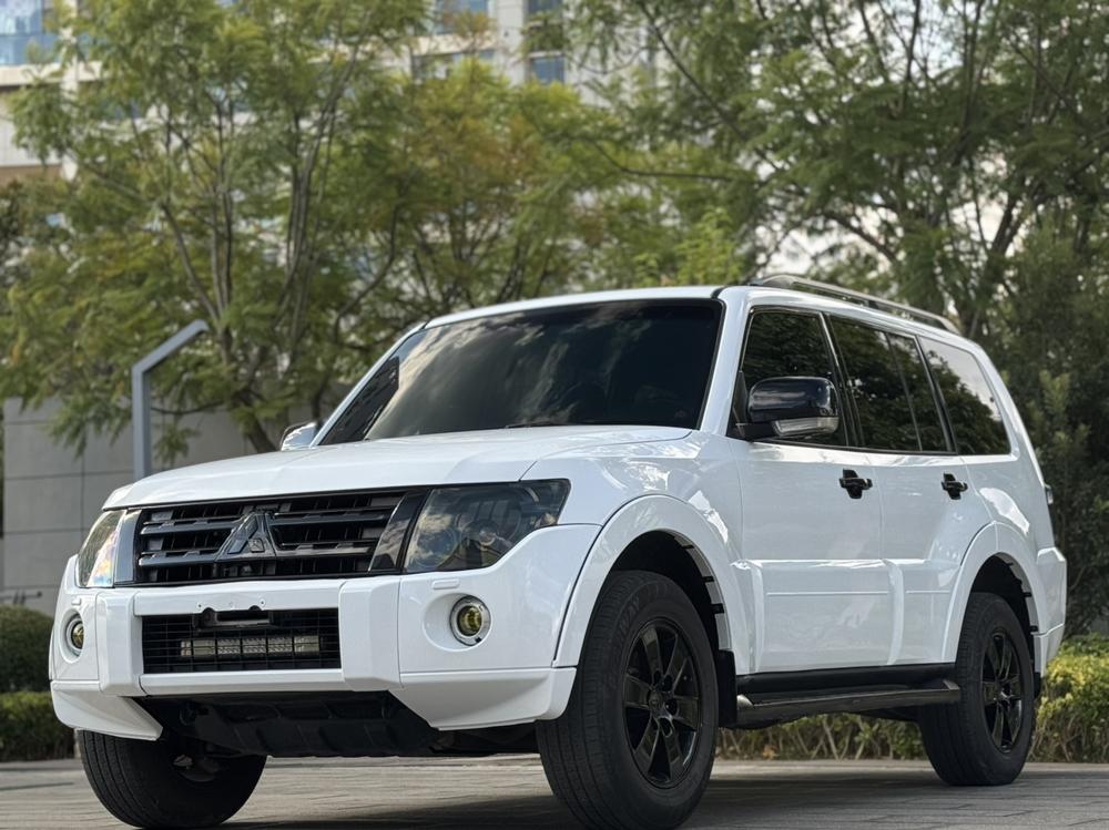 Mitsubishi Pajero (Import)