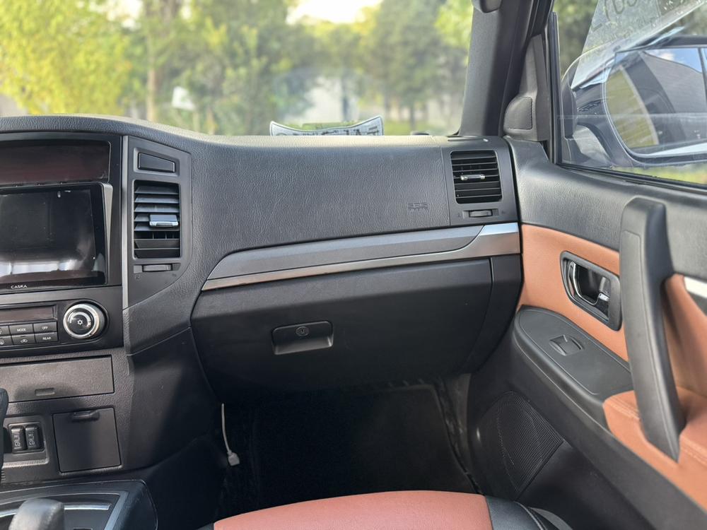 Mitsubishi Pajero (Import)