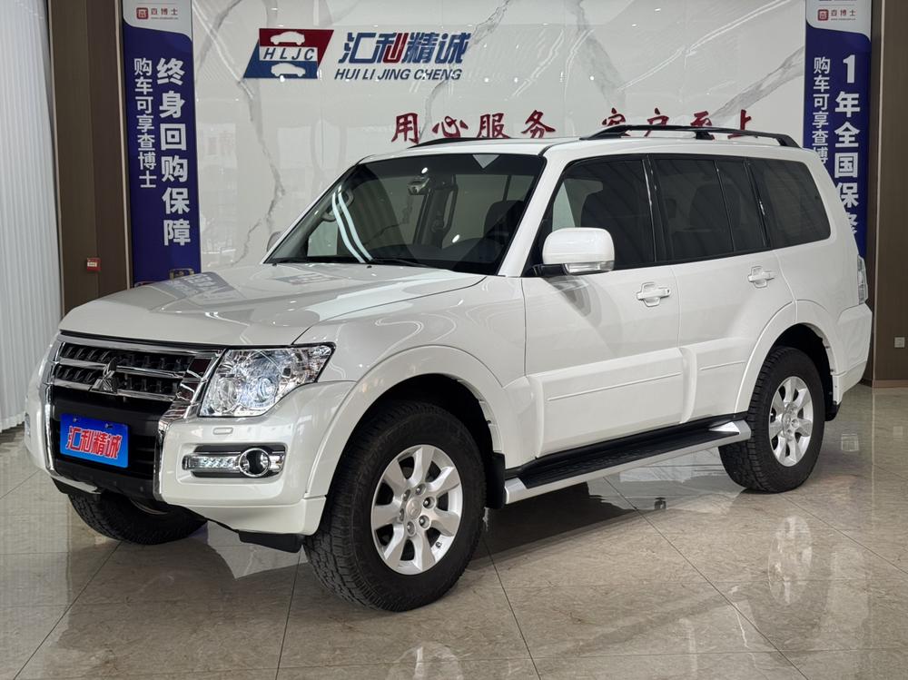 Mitsubishi Pajero (Import)